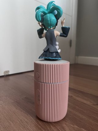 Figura Hatsune Miku con conejito