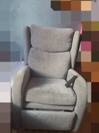 Sillón reclinable gris tela