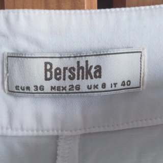 Pantalón corto blanco Bershka Talla 36