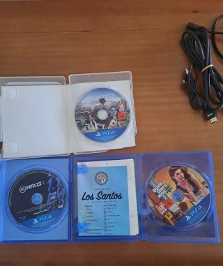 PS4 (PlayStation 4) Nera + 3 Giochi