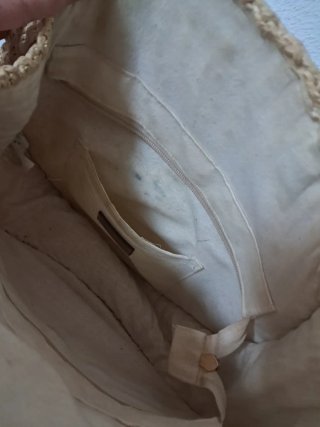 Bolso redondo de rafia con asas de madera
