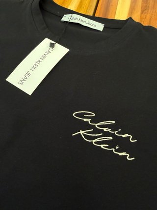 Camisetas CK (Negro, Marrón, Gris, Blanco)