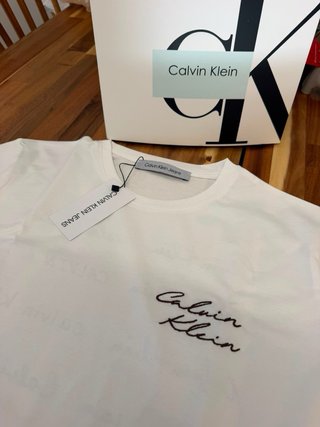 Camisetas CK (Negro, Marrón, Gris, Blanco)