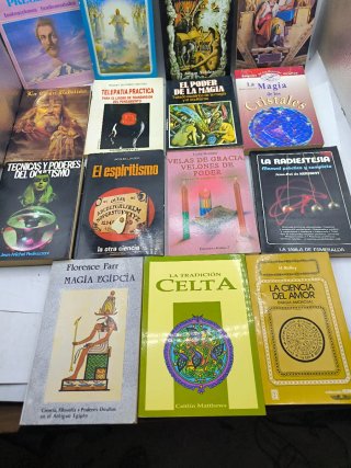 Libros Magia, velas y ocultismo 5€ ud. Ver condici
