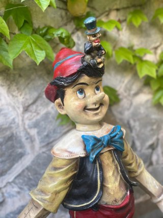 Figura de Pinocho con Pepito Grillo