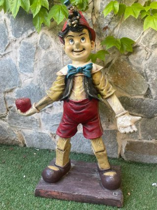 Figura de Pinocho con Pepito Grillo