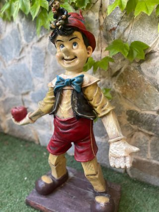 Figura de Pinocho con Pepito Grillo