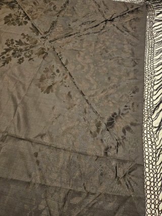 Mantón de seda negro adamascado S.XIX