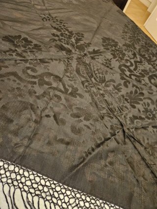 Mantón de seda negro adamascado S.XIX