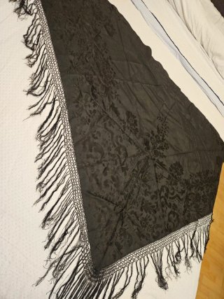 Mantón de seda negro adamascado S.XIX