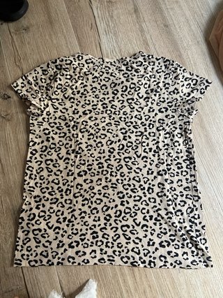 Camiseta estampado guepardo beige y negro
