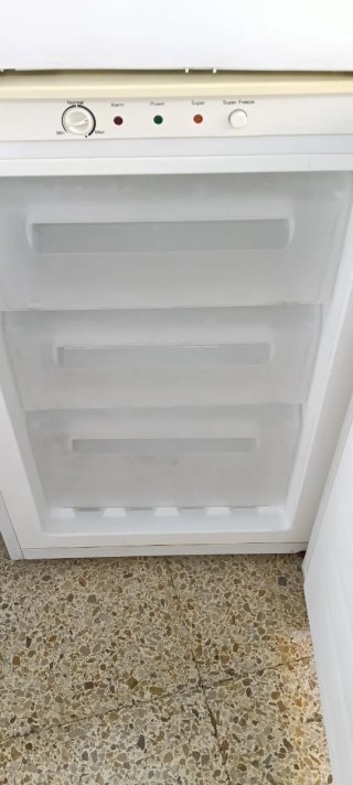 Congelador Vertical Candy 85X55X67 cm