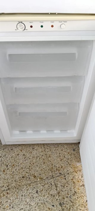 Congelador Vertical Candy 85X55X67 cm