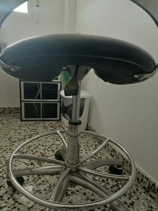 Taburete Esteticista/Peluquería Negro