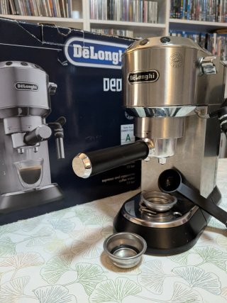 Cafetera DeLonghi Dedica 15 bar