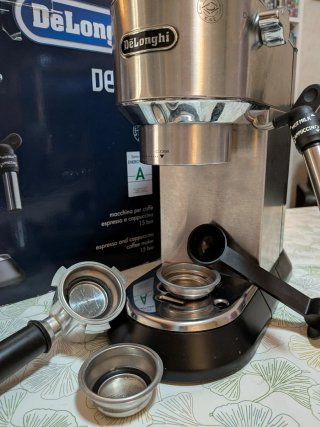 Cafetera DeLonghi Dedica 15 bar