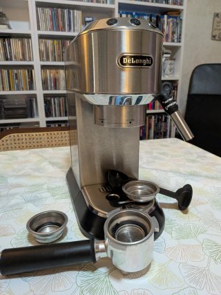 Cafetera DeLonghi Dedica 15 bar