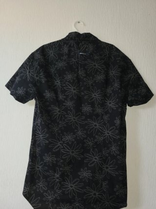 Camisa Desigual floral negra y gris