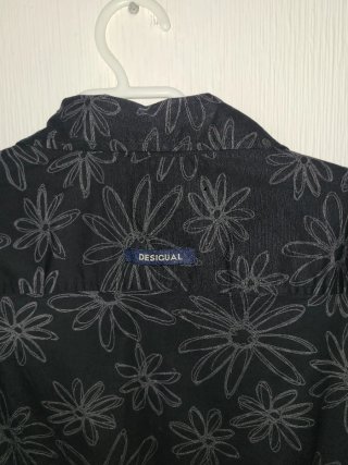 Camisa Desigual floral negra y gris