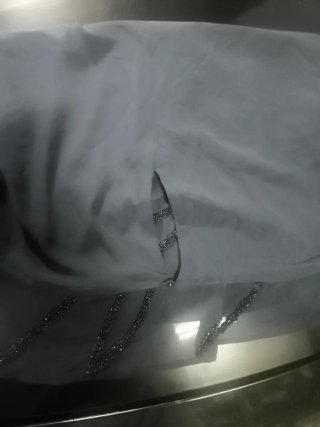 Vestido gris con pedrería