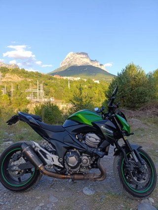 Kawasaki Z800E Negra y Verde