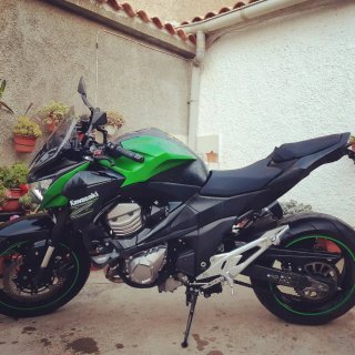 Kawasaki Z800E Negra y Verde