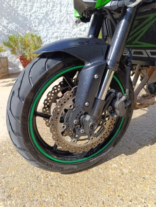 Kawasaki Z800E Negra y Verde