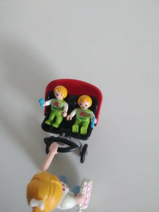 Mamá con gemelos Playmobil