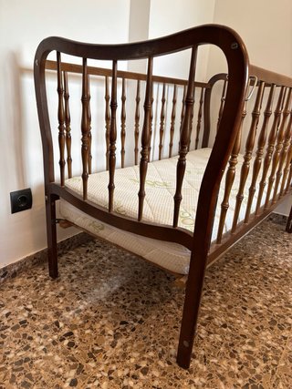Cuna de madera vintage