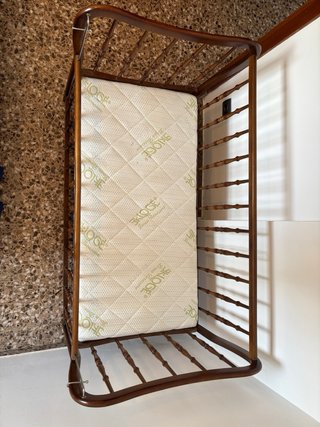 Cuna de madera vintage