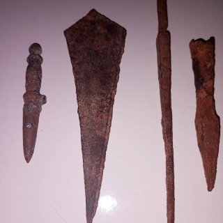 Lote 4 piezas hierro antiguo medieval