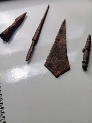 Lote 4 piezas hierro antiguo medieval