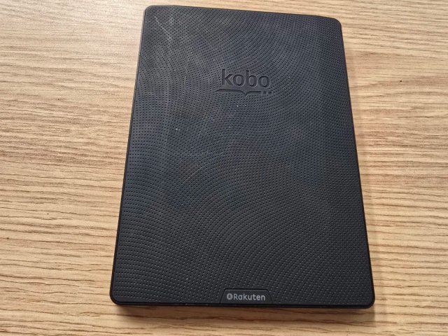 Pack 5 E-readers: 3 Kobo, 1 Kindle, 1 Inves