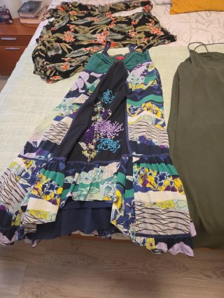 Lote de 3 vestidos que puedes ver en mi perfil