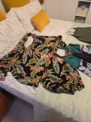 Lote de 3 vestidos que puedes ver en mi perfil