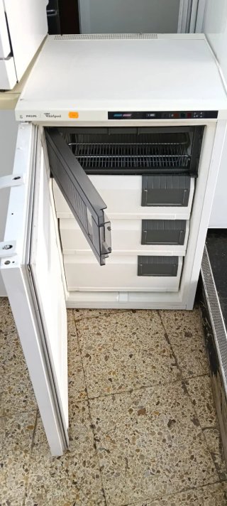 Congelador Vertical Whirlpool 85X54. 5 X 60 cm