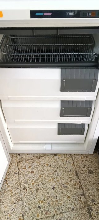 Congelador Vertical Whirlpool 85X54. 5 X 60 cm