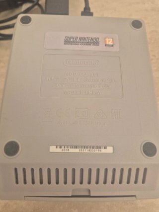 Super Nintendo Classic + 2 Mandos + Cables
