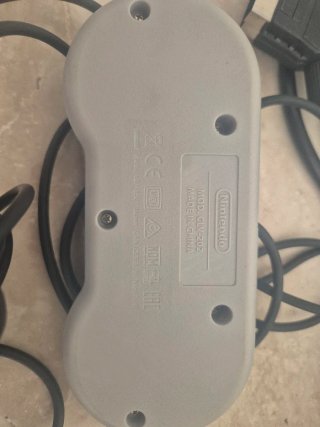 Super Nintendo Classic + 2 Mandos + Cables