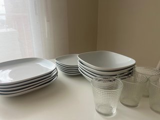 Vajilla Ikea Blanca y Transparente