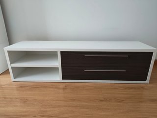 Mueble TV blanco y marrón