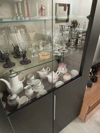 Vitrina de madera y cristal