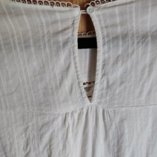 Blusa de algodón blanca para mujer