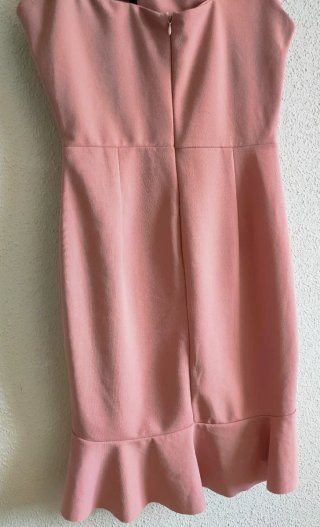 Vestido rosa con encaje negro