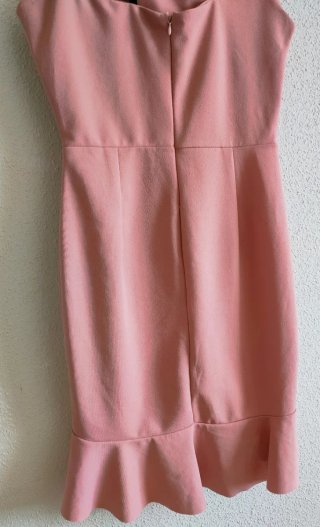 Vestido rosa con encaje negro