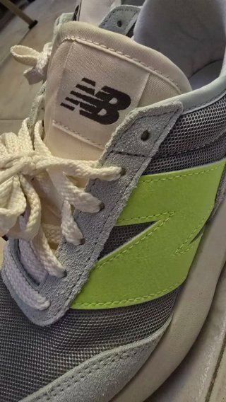 New Balance 370 gris y verde