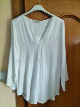 Blusa blanca con lazada