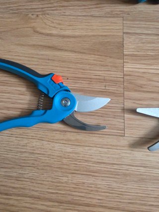 Set di forbici da potatura Gardena e Fiskars