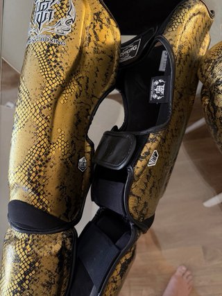 *NUEVO* Guantes y espinilleras boxeo oro serpiente