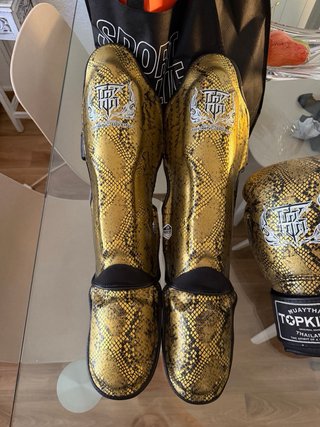*NUEVO* Guantes y espinilleras boxeo oro serpiente